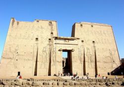 Toute l`Egypte - Temple d`Horus à Edfou